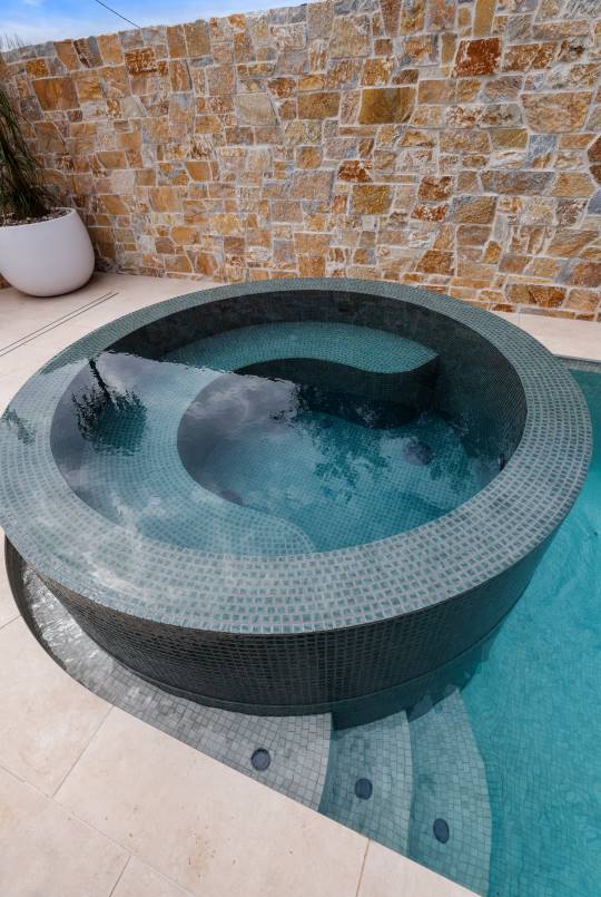 Lush_Lifestyle_Construction Pool Spa Combo