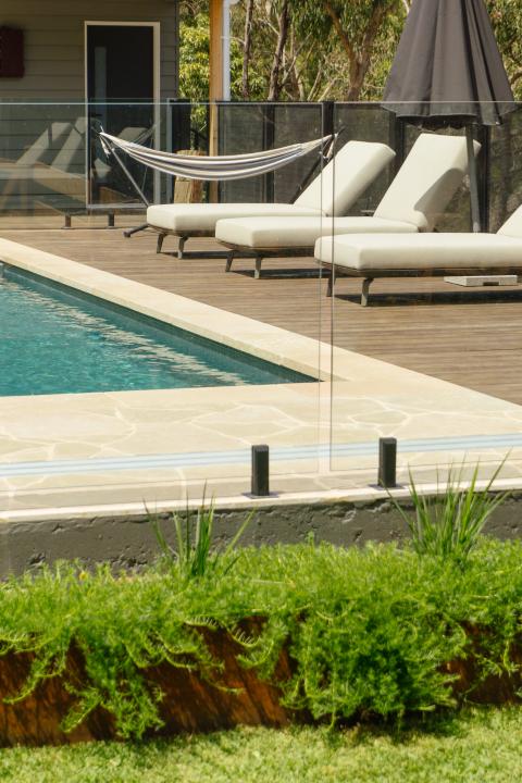 Yarrabee_&_Castlemaine Lounges